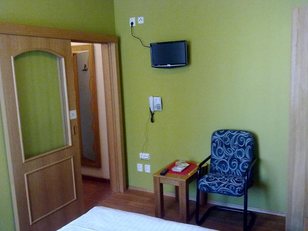 Pension Duel Ústí nad Labem Exteriör bild
